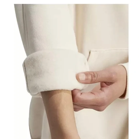 NWT - Women’s M
Adidas Originals Essentials Oversized Off-White Hoodie - Picture 4 of 8